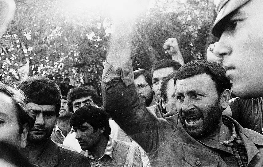 10 декабря 1991 года прошел референдум о независимости Нагорно-Карабахской Республики от Азербайджана. По данным местных властей, при явке 82,17% независимость поддержали 99% голосовавших. Азербайджанское население бойкотировало голосование. Референдум не был признан Россией легитимным