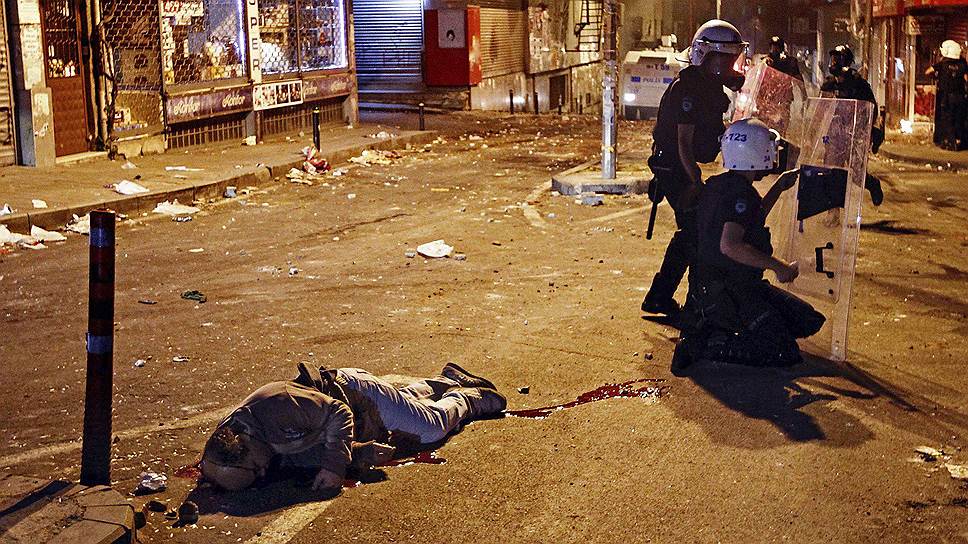 Жертва столкновений демонстрантов с полицией в Стамбуле