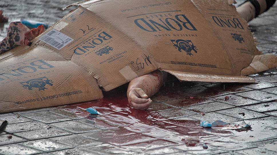 26 мая. Женщина, убитая осколком на привокзальной площади Донецка