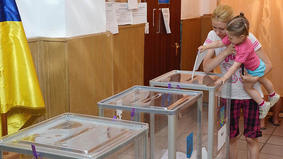 По данным МИД Украины, явка на избирательных участках в России составила 1,2 тыс. человек