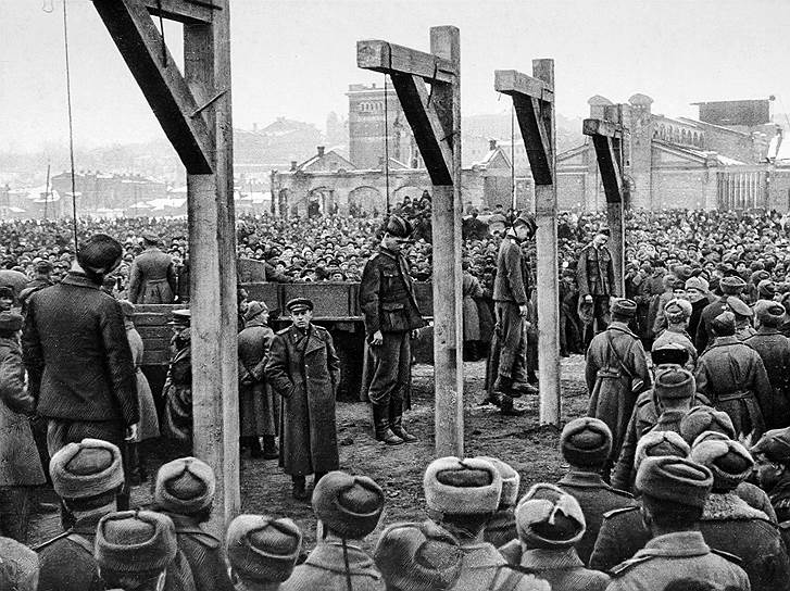 1947 год. В СССР отменена смертная казнь — Указом Президиума ВС СССР «Об отмене смертной казни» это наказание было признано не применяющимся в мирное время. В январе 1950 года, «по многочисленным просьбам трудящихся», высшая мера наказания была восстановлена