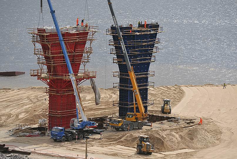 По соседству с «Зенит-Ареной» ведется реализация еще одного масштабного проекта Санкт-Петербурга — строительство платной автомагистрали «Западный скоростной диаметр»
