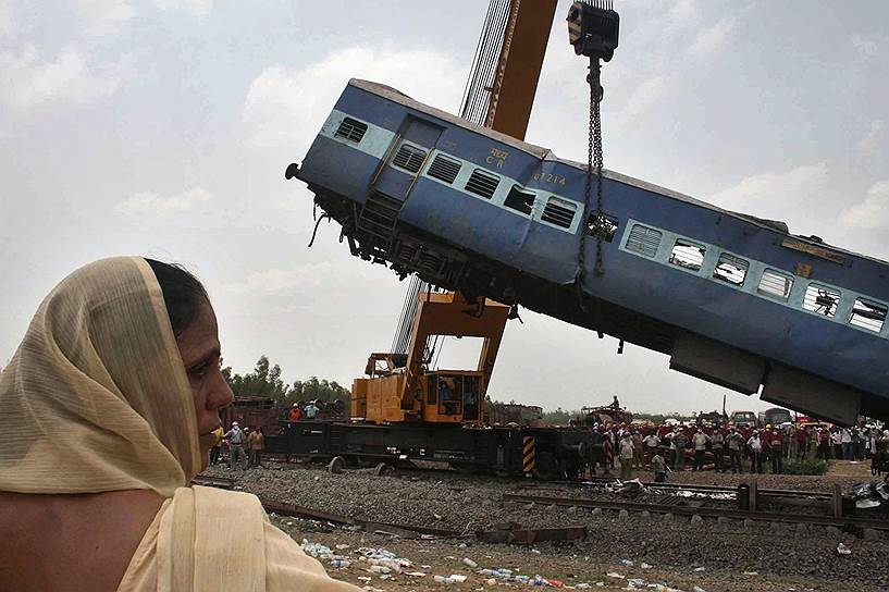 2010 год. В результате схода с рельсов пассажирского поезда в Сардихе (Индия) погиб 141 человек