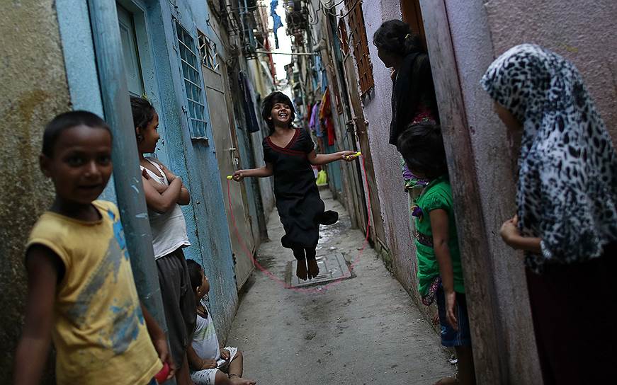 Детские игры в Дхарави — одной из крупнейших трущоб в мире, расположенной в Мумбаи