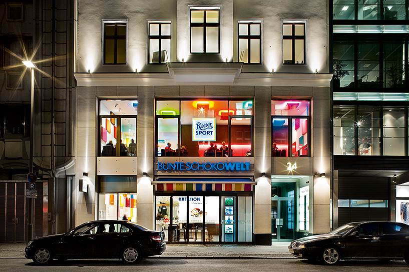 Флагманский магазин Ritter Sport в Берлине оснащен светильниками UnicOne, которые были разработаны специально для розничной и пищевой промышленности