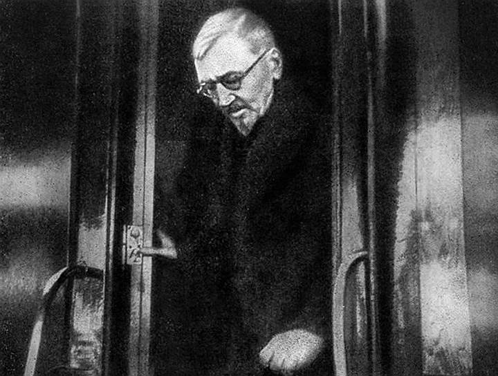 1937 год. Возвращение писателя Александра Куприна в Россию из Франции, где он провел в эмиграции 17 лет