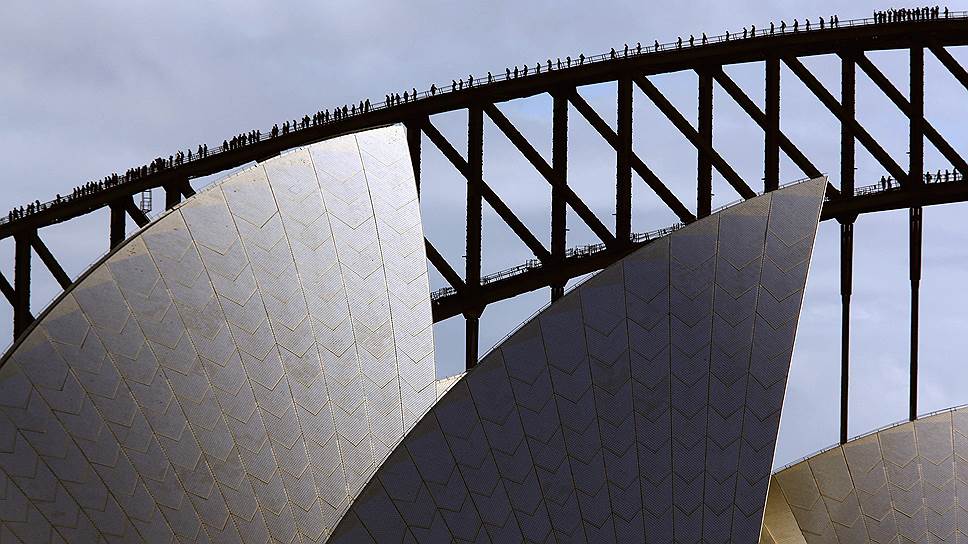 Попытка побить рекорд по количеству людей, одновременно пребывающих на арке моста Харбор-Бридж в Сиднее