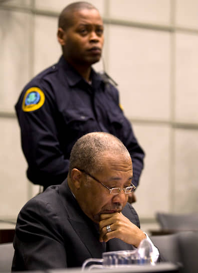 2012 год. Суд Сьерра-Леоне приговорил бывшего президента Либерии Чарльза Тейлора к 50 годам тюрьмы за преступления в ходе Гражданской войны в Сьерра-Леоне