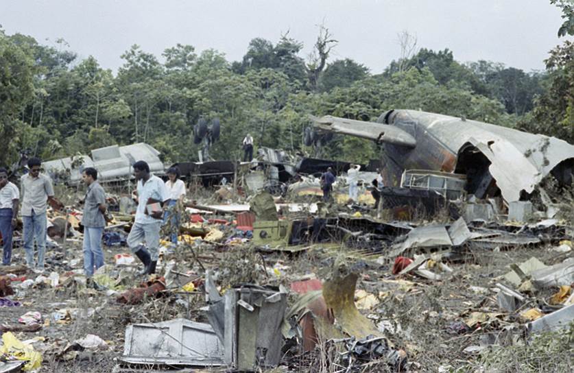 1989 год. В районе Парамарибо (Суринам) при заходе на посадку потерпел катастрофу DC-8-62 компании Surinam Airways. Погибли 176 человек