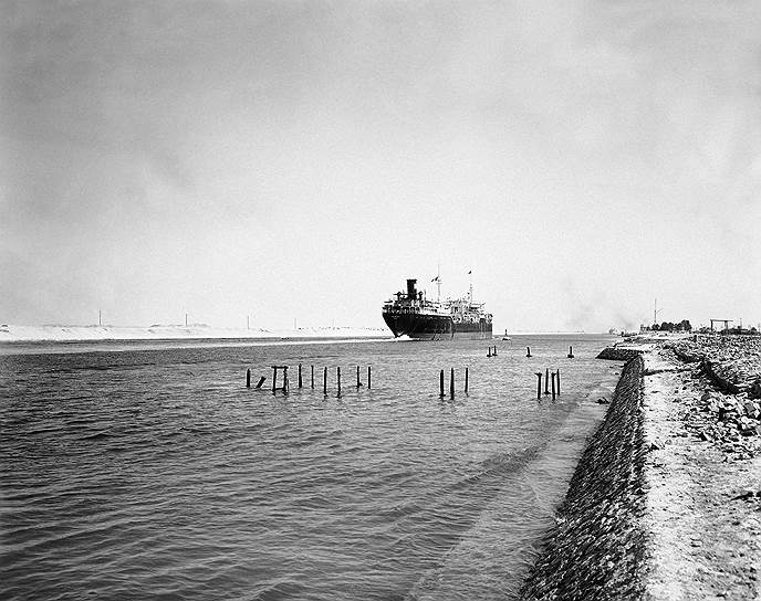 1975 год. После восьмилетнего закрытия вновь открыт Суэцкий канал