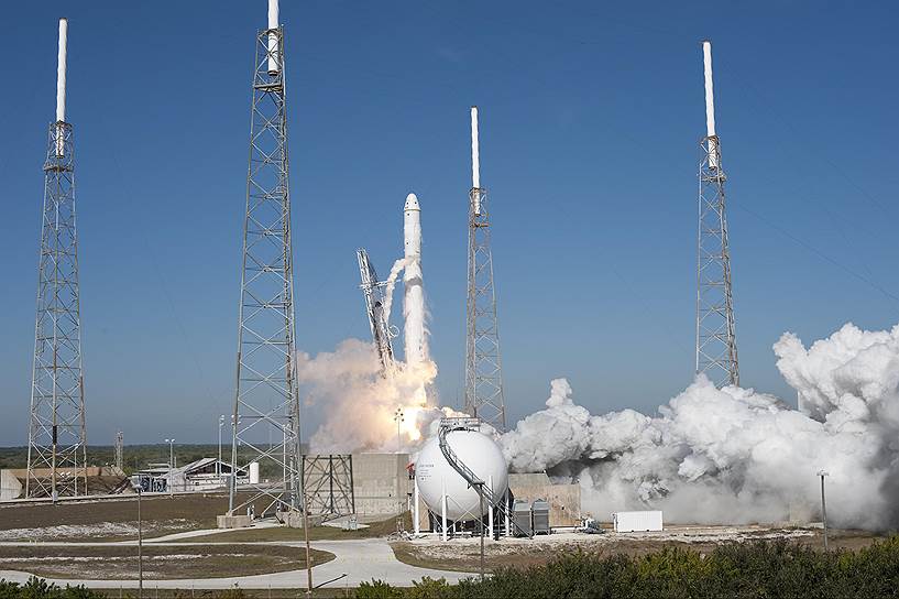 2010 год. Состоялся первый запуск ракеты-носителя Falcon-9 с мыса Канаверал 