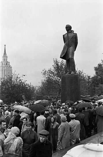 1965 год. В Москве у Красных ворот открыли памятник Михаилу Лермонтову скульптора Исаака Бродского