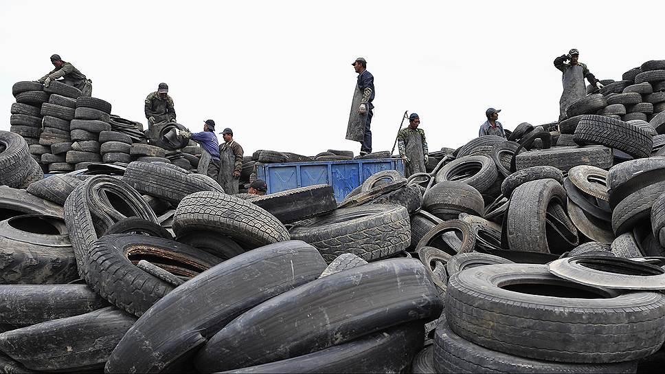 Центр по переработке резины на окраине города Шэньяна в Китае