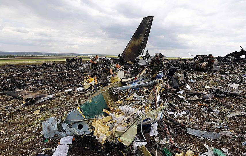 По данным СМИ, ополченцы Луганска подтвердили, что сбили военно-транспортный самолет Ил-76