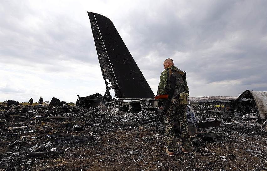 В ночь на 14 июня ополченцы сбили заходивший на посадку в аэропорту Луганска самолет с украинскими военными