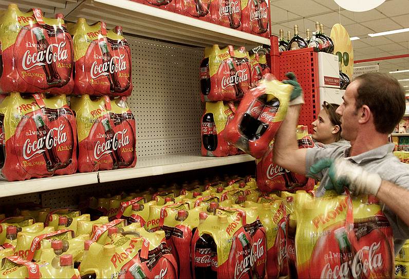 1999 год. После отравления школьников в Бельгии изъято из продажи более 2,5 млн бутылок кока-колы