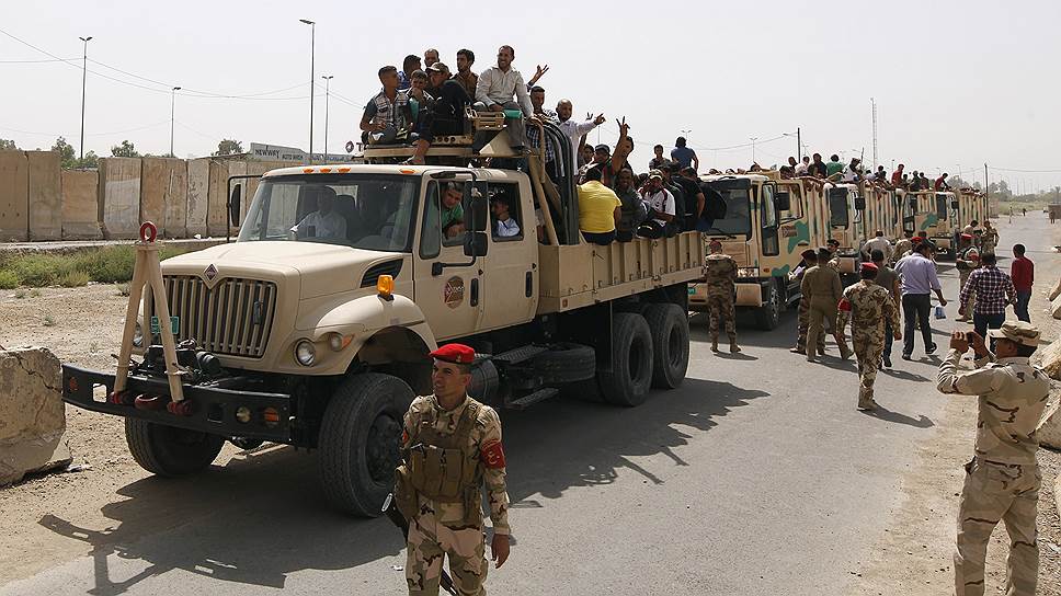 Несмотря на количество желающих вступить в ряды иракской армии, есть и те, кто переходит на сторону радикалов из ИГ