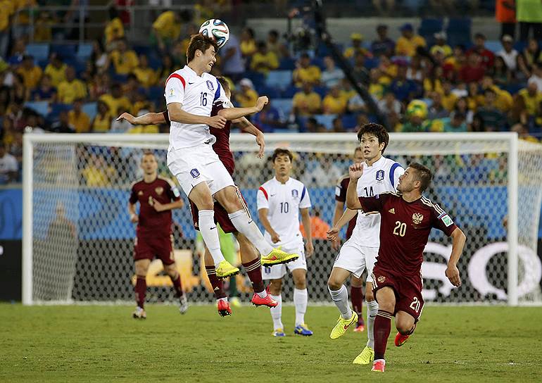 У российской сборной было небольшое преимущество во владении мячом. Корейские футболисты навязывали борьбу на всех участках поля