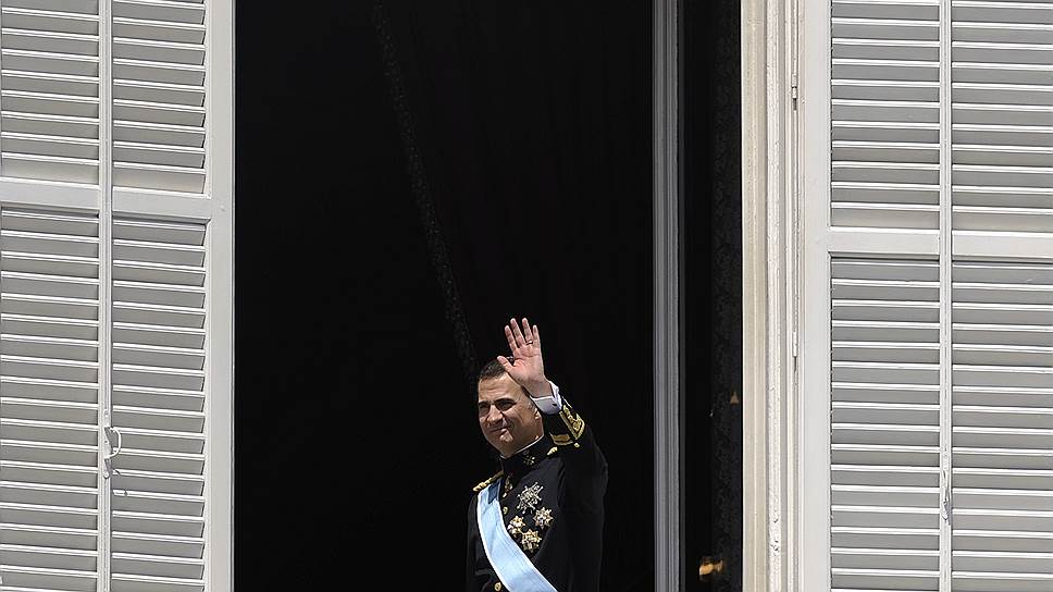 Филиппу VI предстоит доказать, что испанцы по своей сути монархисты. К тому же новому королю придется решать едва ли не более трудную задачу, чем та, что стояла перед его отцом: Хуан Карлос обеспечил мирный переход Испании от диктатуры к демократии, а его сыну предстоит сохранить единство страны