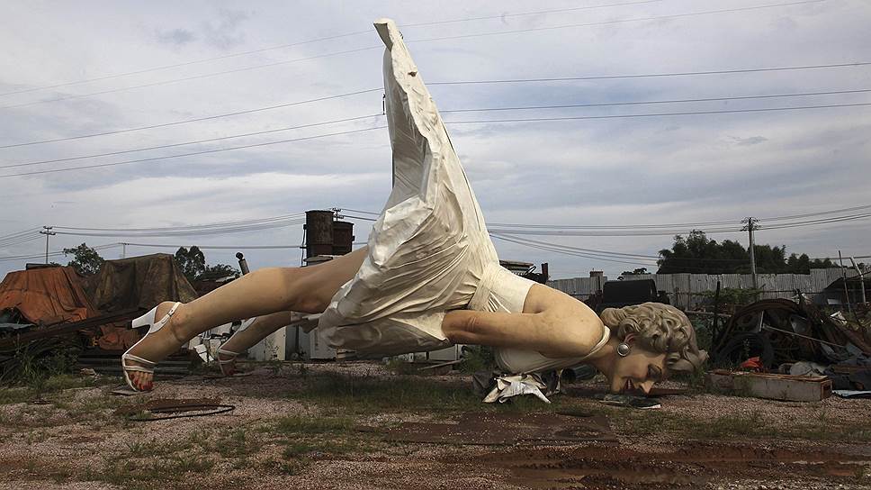 Восьмиметровая статуя Мэрилин Монро на свалке в Гуйгане, Гуанси-Чжуанский автономный район Китая