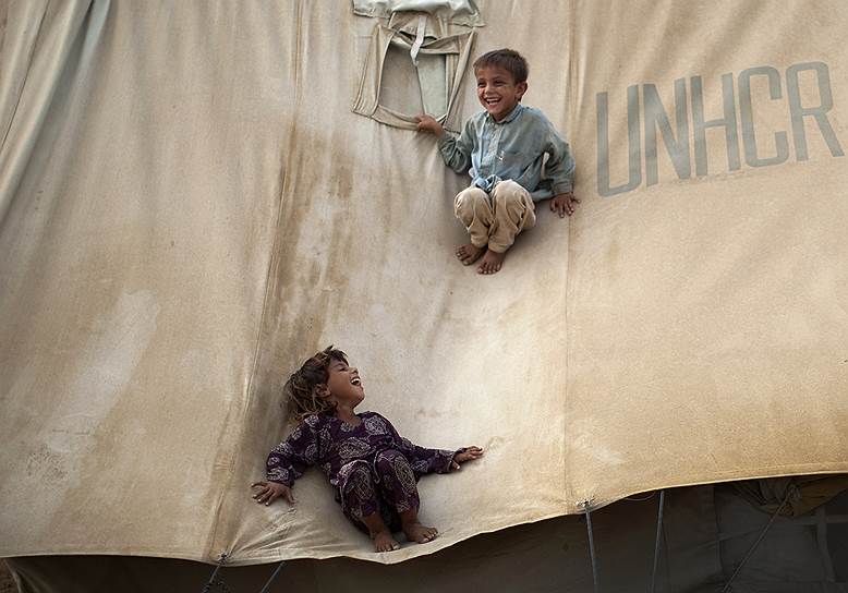 Не лучше ситуация обстоит и в Пакистане, где в 2009 году из-за конфликта число беженцев достигало 2 млн человек