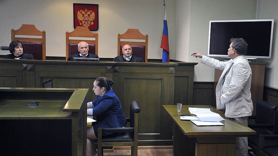 Cудья Верховного суда Виктор Валюшкин (справа)