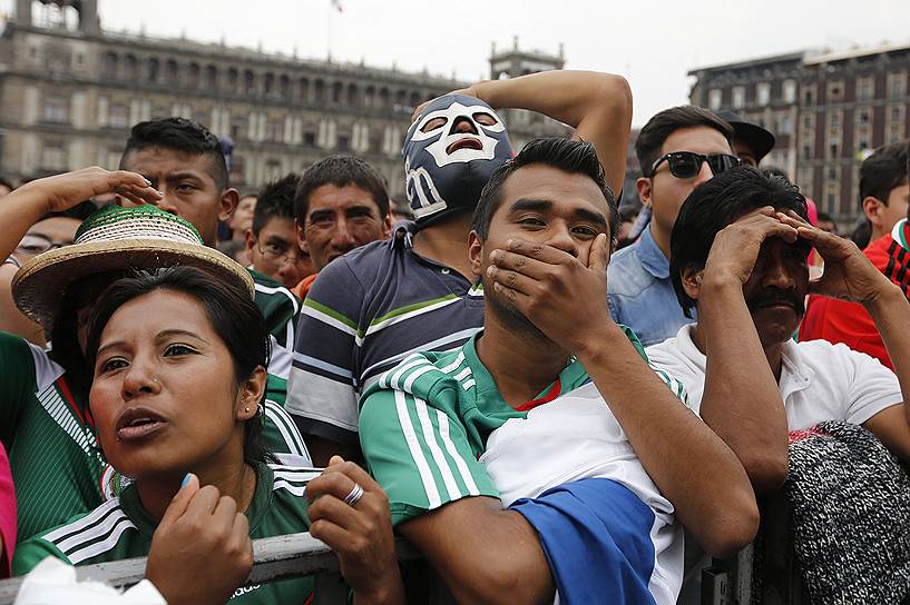 Мексиканские фанаты во время игры сборной с Бразилией