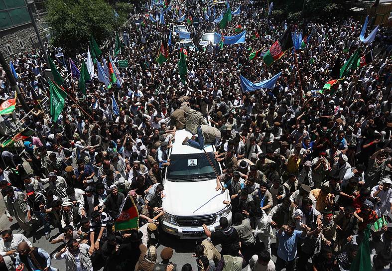 Митинг в поддержку кандидата в президенты Афганистана Абдуллы Абдуллы в Кабуле