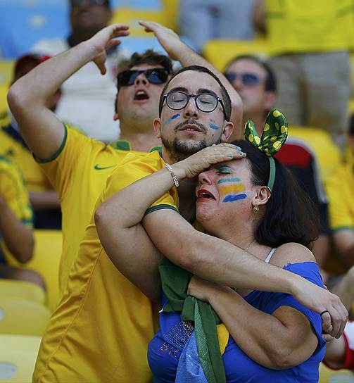 Бразильские фанаты во время серии пенальти с Чили