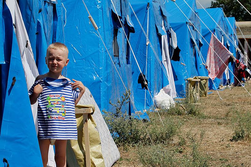 Палаточный лагерь для беженцев из юго-восточных регионов Украины в Севастополе