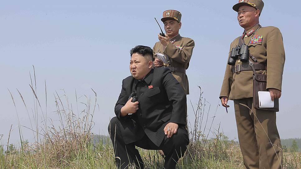 24.04.2014 Ким Чон Ын проверяет ракетный полигон перед запуском