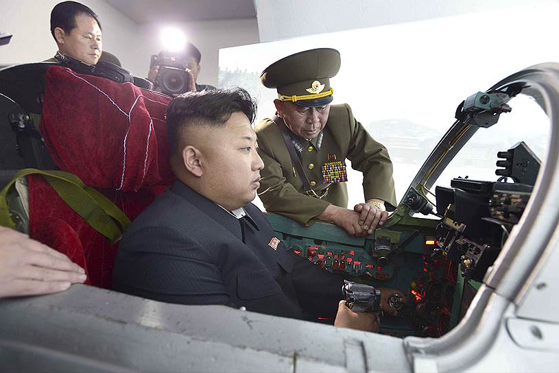 14.05.2014 Ким Чон Ын проверяет работу 447-го воздушного подразделения 