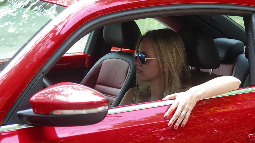Блондинки и вождение: как им управлять автомобилем?