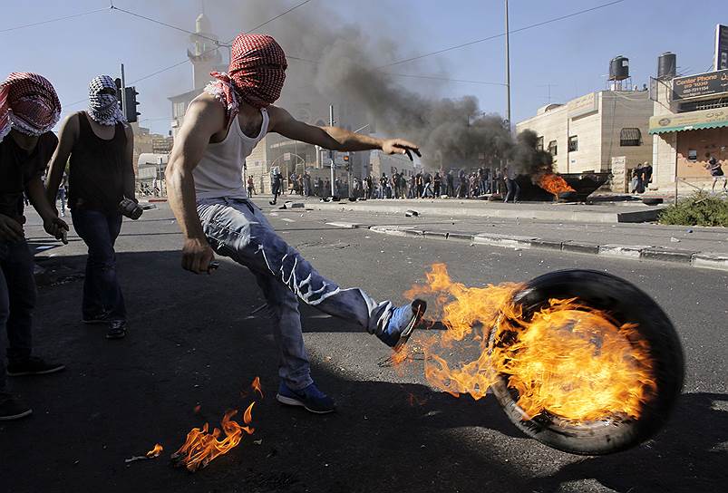 Столкновения между израильскими полицейскими и палестинцами в Иерусалиме