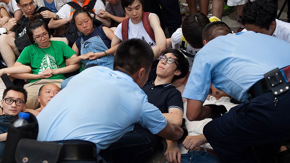 Как полиция Гонконга задержала более 500 участников сидячей забастовки