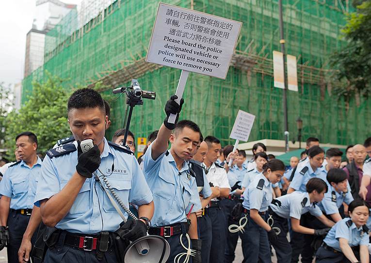 Протестное шествие в Гонконге проводится ежегодно 1 июля и приурочено к годовщине передачи Гонконга Китаю. Город был колонией Великобритании с 1842 по 1997 год, когда Британия передала Гонконг Китаю
