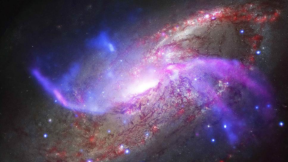 Композитное изображение галактики NGC 4258, полученное на основе данных обсерваторий NASA