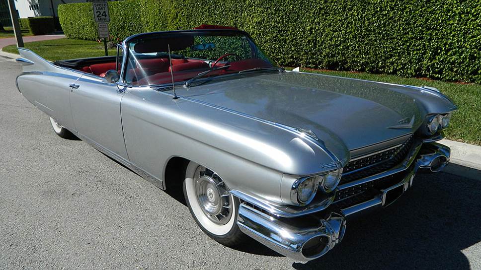 В 1956 году Cadillac Eldorado начал разделяться по типу кузова на хардтоп Eldorado Seville и кабриолет Eldorado Biarritz (на фото) &lt;br>На правах рекламы