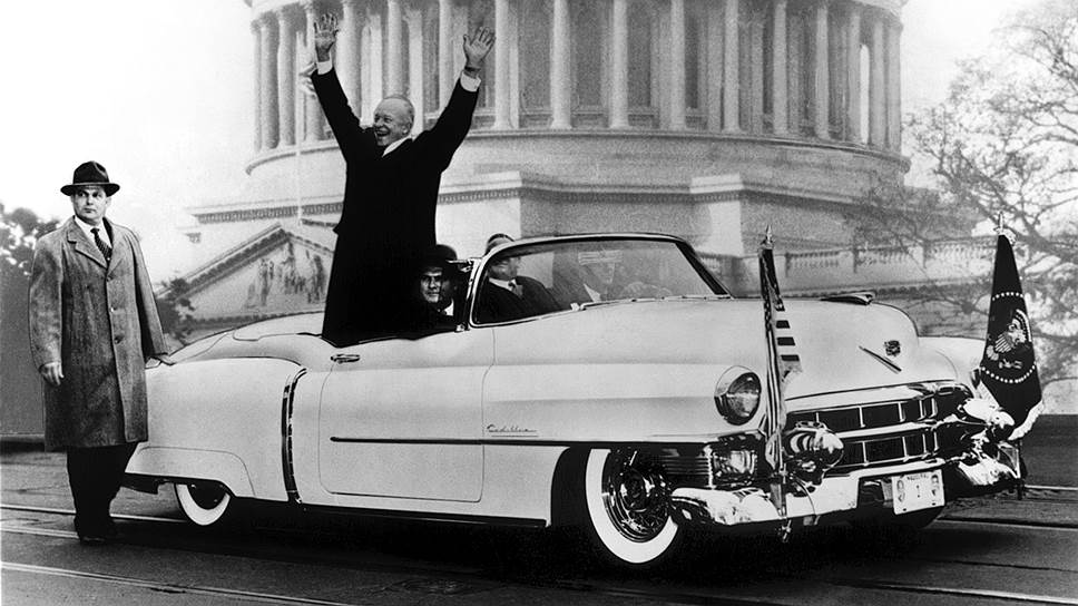 Cadillac Eldorado можно смело назвать одним из самых известных в мире купе. В 1953 году на этой машине впервые в истории автопрома устанавливали панорамное ветровое стекло, радиоприемник с автоматическим поиском сигнала и систему автоматического регулирования света фар&lt;br>На фото: президент США Дуайт Дэвид Эйзенхауэр по дороге на свою инаугурацию &lt;br>На правах рекламы 