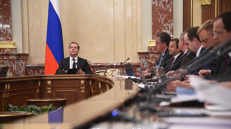Премьер-министр Дмитрий Медведев и члены правительства РФ