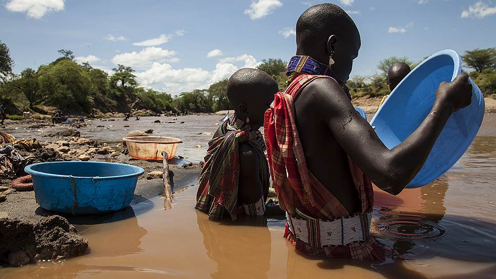 Столица Южного Судана Джуба — одноэтажный город из глины, соломы и бамбука. Здесь нет водопровода и канализации. Вода привозная, ее хранят в канистрах и бочках