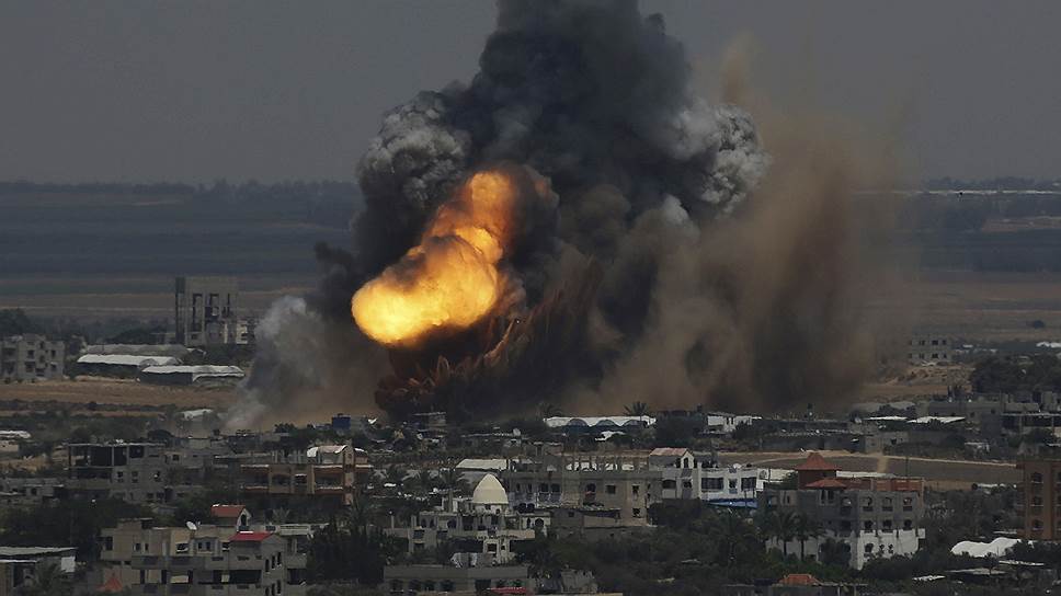 На территории сектора Газа достаточно большое количество жертв, правда, это никак нельзя проверить. Палестинцы сообщают о том, что погибло около 69 человек и уже сотни раненых