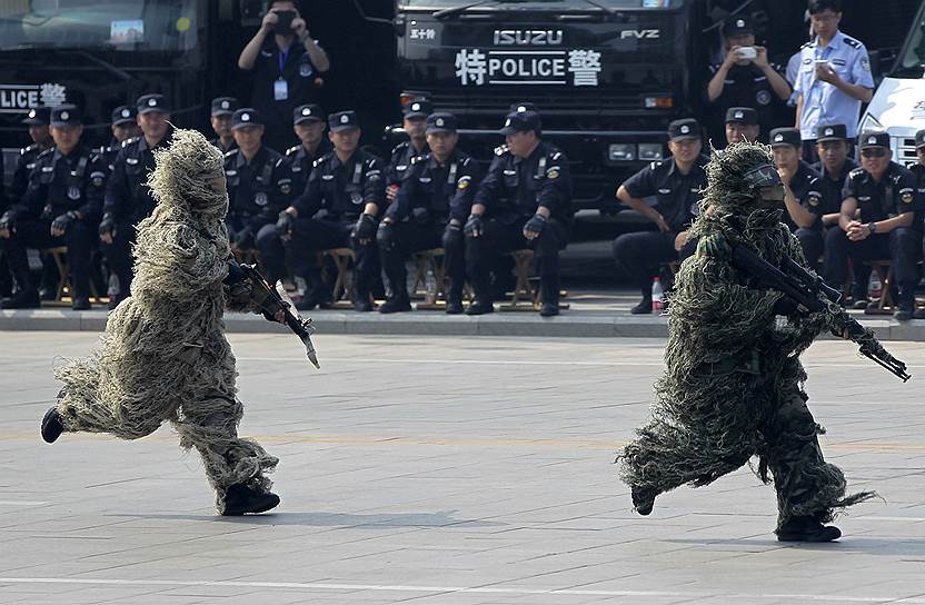 Тренировка полицейских подразделения SWAT в провинции Шаньдун, Китай