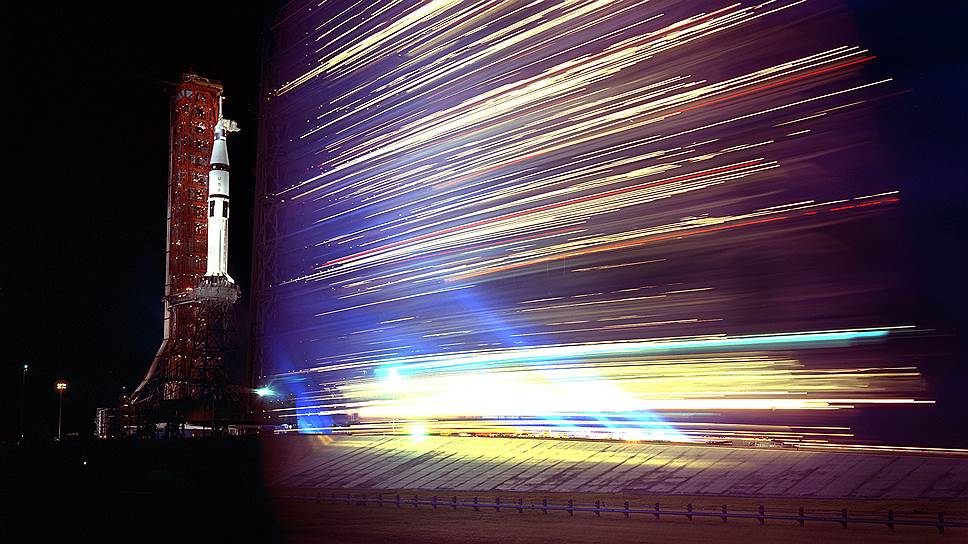 SkyLab была запущена в 17:30 14 мая 1973 года ракетой «Сатурн-5». Станция вышла на почти круговую орбиту высотой 435 км, после чего произошла авария. Неполадка была устранена первым экипажем 25 мая