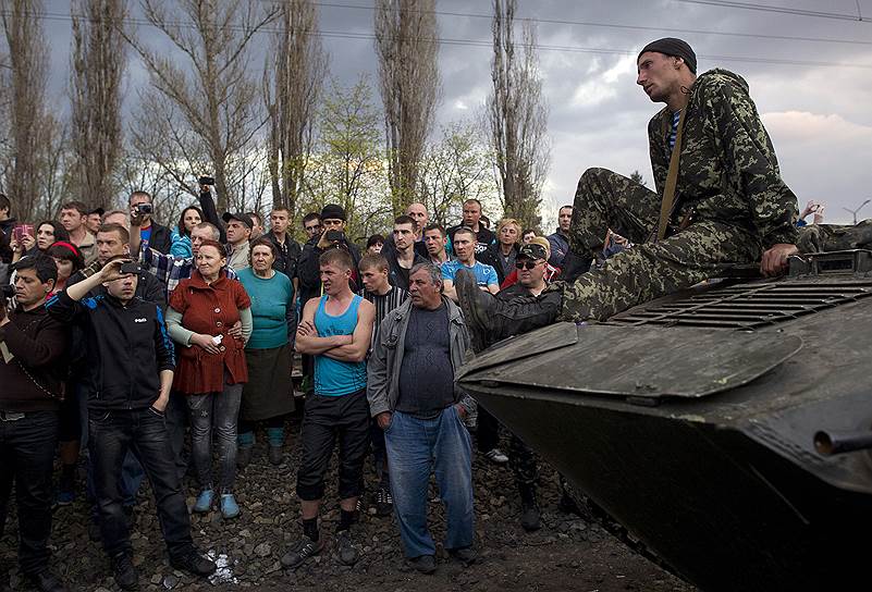 April, 16&lt;br>Ukrainian troops blocked at the railway crossing Pchelkino near Kramatorsk