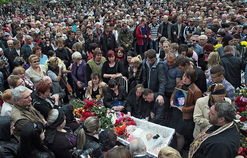 May, 5&lt;br>Funeral of the nurse Julia Izotova who died during the Ukrainian military assault on the city