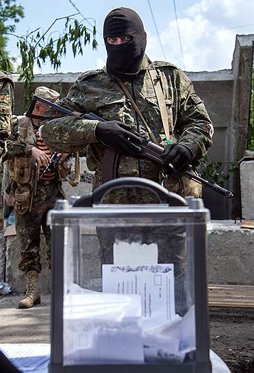 May, 11&lt;br>Referendum on self-rule in eastern Ukraine. Polling station at a a checkpoint in the village of Semenivka near Slovyansk