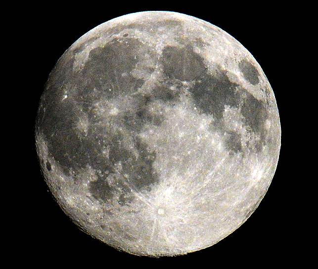 В этом году Суперлуние пришлось в ночь на 12 июля. В это время Луна выглядела гигантской