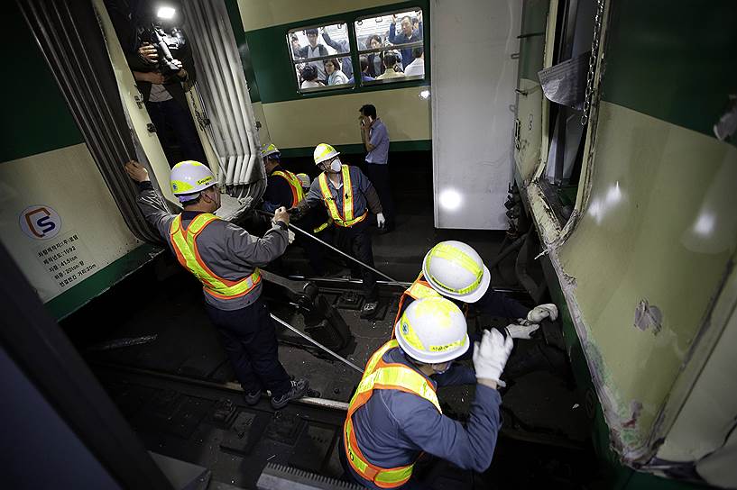 2 мая 2014 года в Сеуле рядом со станцией «Санвансимни» столкнулись два состава. Один из поездов остановился из-за неисправности, когда в него на скорости врезался второй состав. Пострадало около 200 человек. Предположительно, причиной аварии стало то, что машинист второго состава не успел среагировать на быстро сменившийся сигнал светофора и не смог вовремя заметить поезд из-за поворота