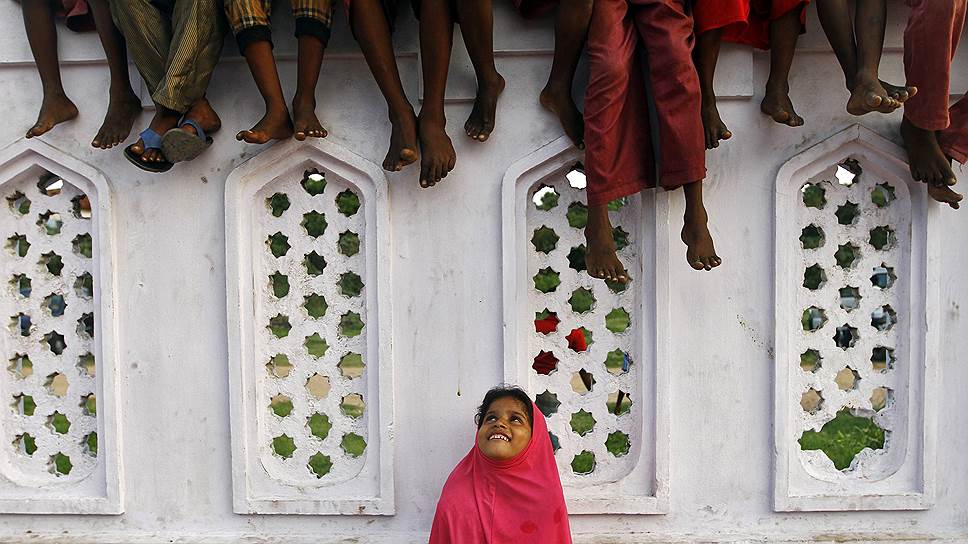 Дети в ожидании ифтара (вечернего приема пищи в Рамадан) в индийском городе Ченнаи